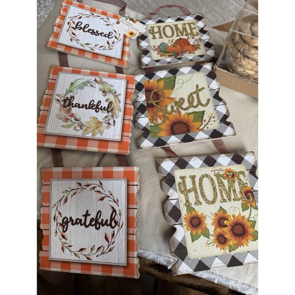 fall decor lot. 2 glass pumpkins, 3wicker pumpkins, 2wall signs or On Door. 4324 - Picture 1 of 8